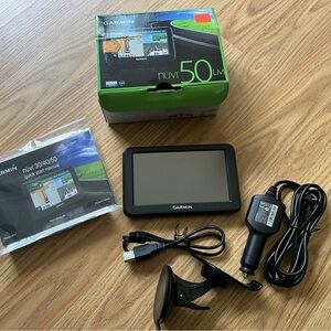 Garmin nüvi 50LM GPS with Accessories